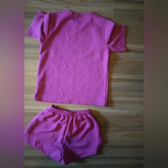 Short Set - Picture 2 of 2